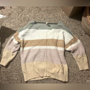 Quarter sleeve sweater